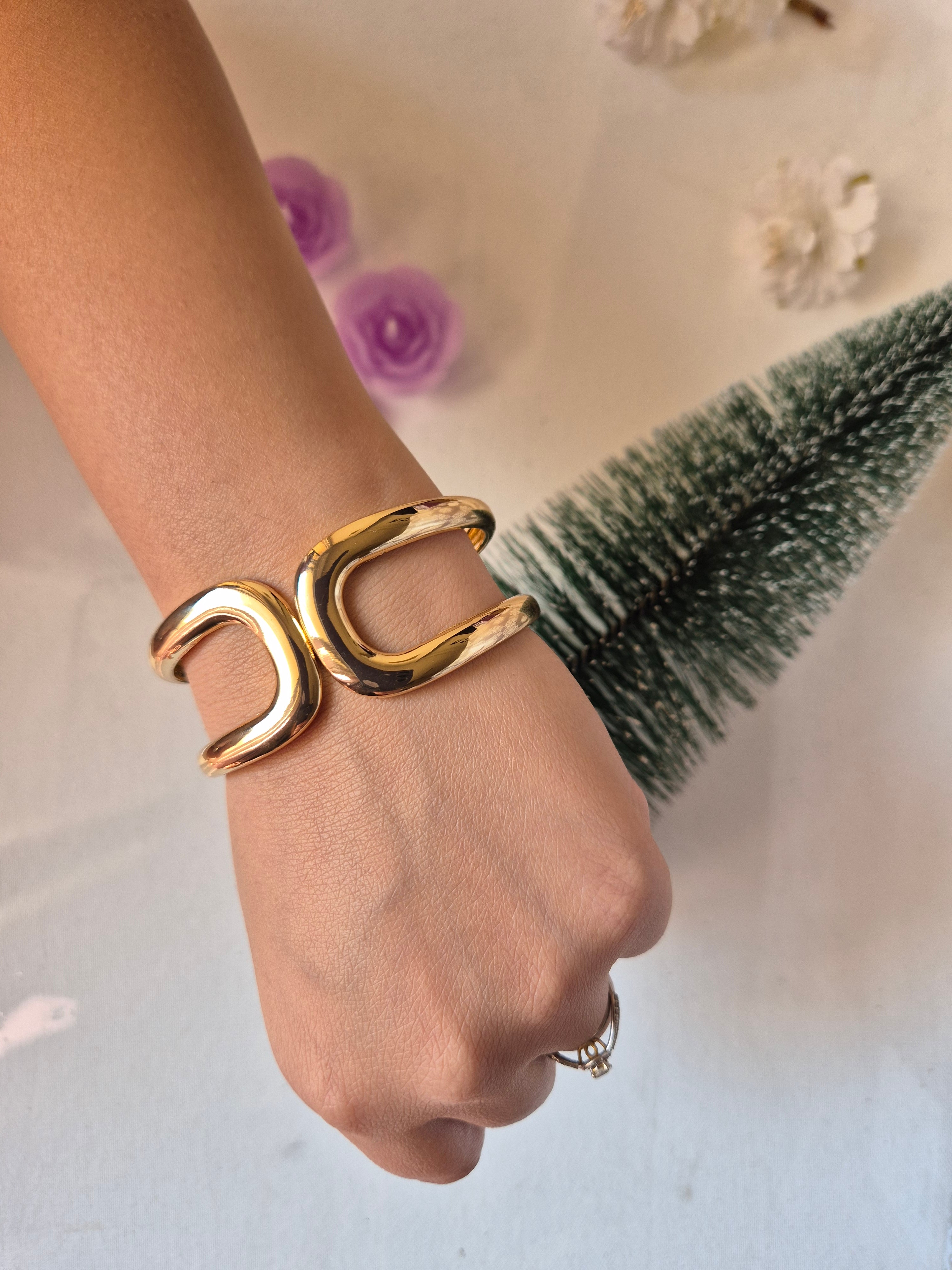 Aurora Curve Open Cuff Ring – Gold Finish Anti-Tarnish