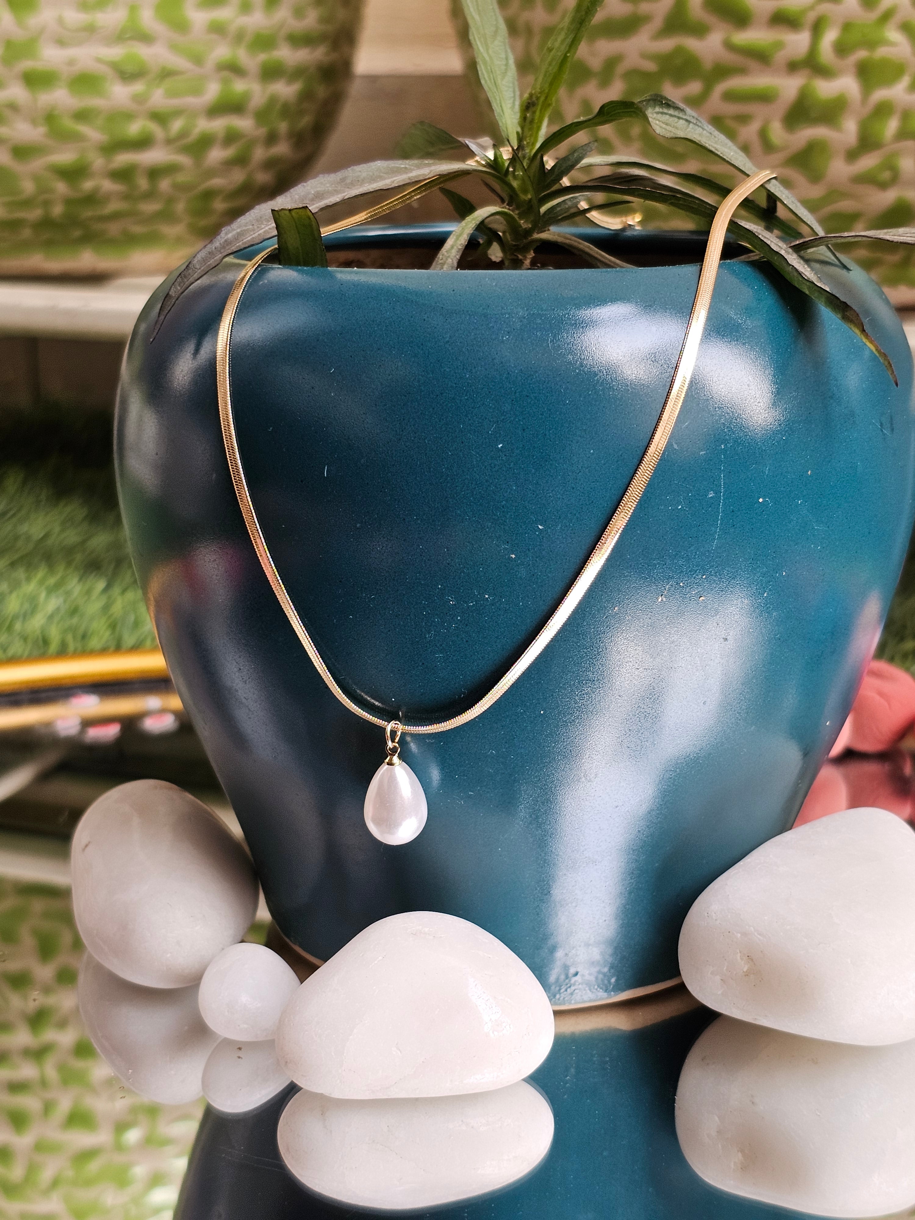 Pearl Drop Minimal Necklace